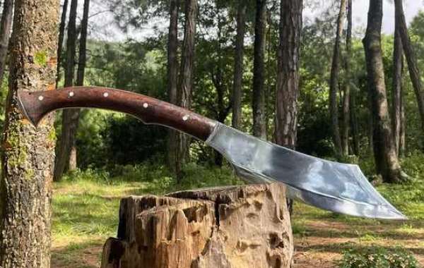 The Ultimate Guide to Handmade Damascus Hunting Knives | Features and Benefits